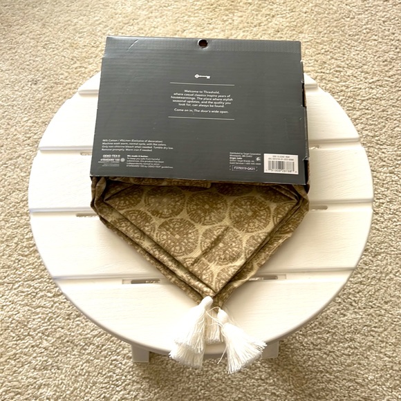 Table Throw - Picture 2 of 5